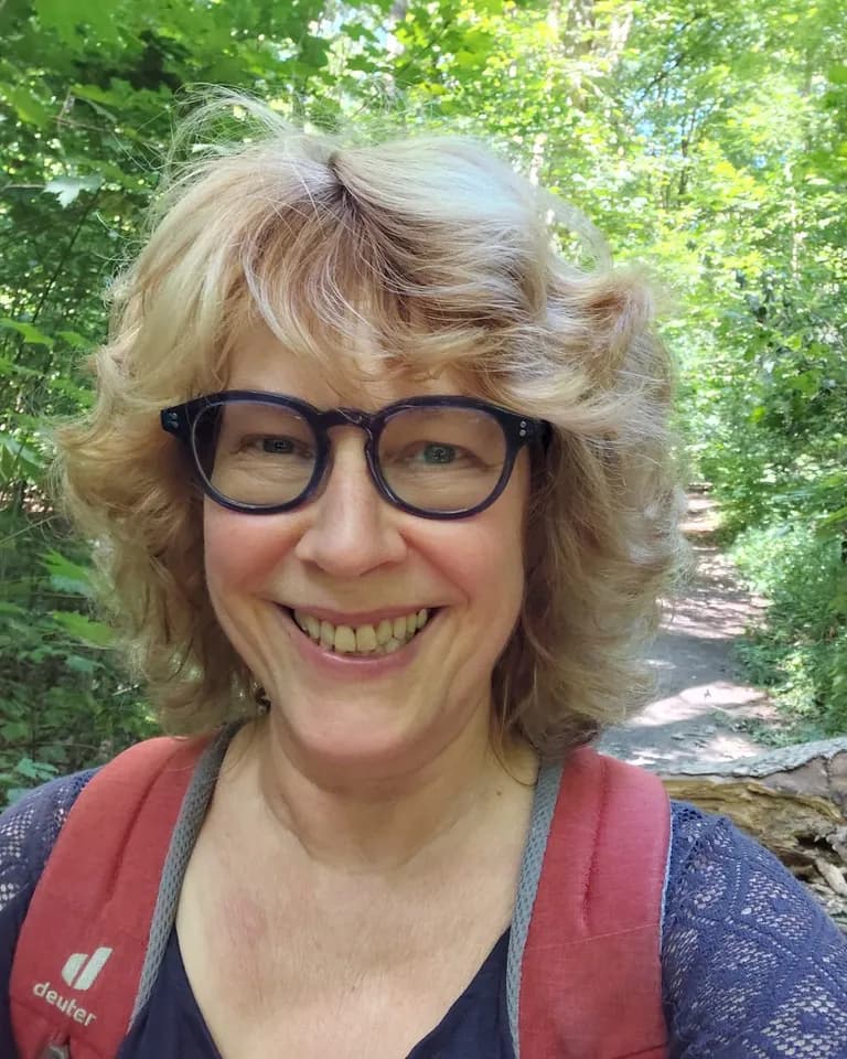 Verena Kaczmarek unterwegs auf einer Wanderung